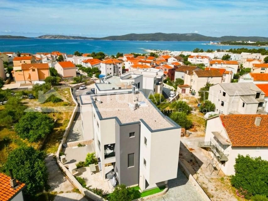 Jeden Morgen der Duft der Adria – Penthouse mit Aussicht zwei Minuten von einem wunderschönen Strand entfernt