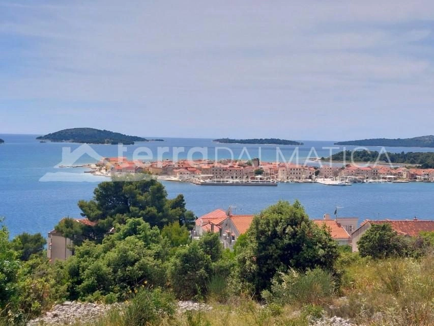 Brodarica – Erdgeschosswohnung mit privatem Garten, Aussicht und Meer zum Greifen nah