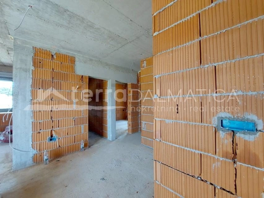 Brodarica - Erdgeschosswohnung mit großem Garten, Meerblick und Terrasse