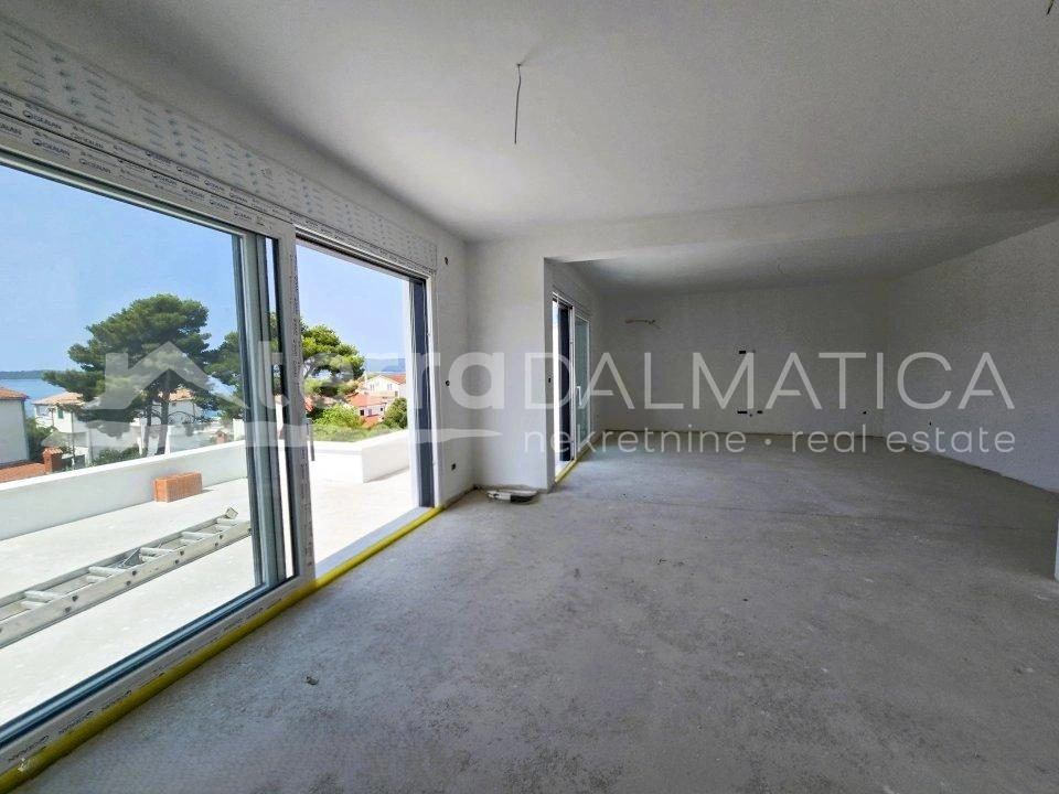 Penthouse mit Meerblick in Brodarica