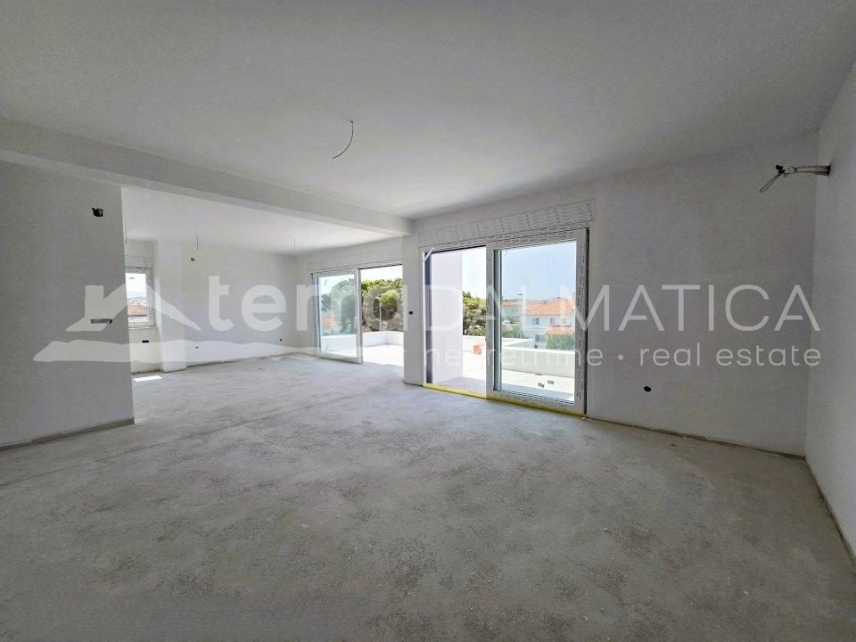 Penthouse mit Meerblick in Brodarica
