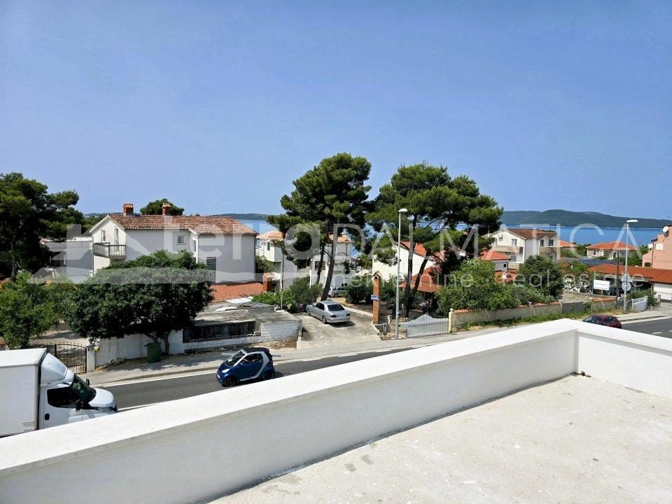 Penthouse mit Meerblick in Brodarica