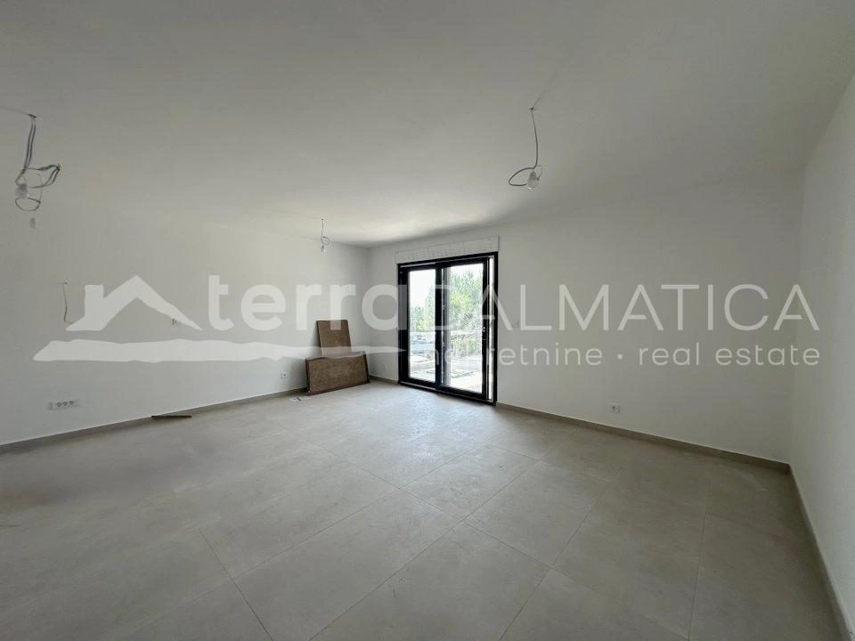 Čiovo – Neue Wohnung mit Aussicht, Terrassen und Aufzug – bezugsfertig im Herbst