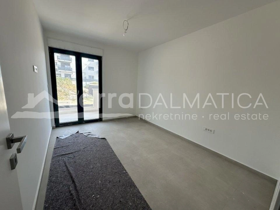 Čiovo – Zwei-Zimmer-Wohnung mit hochwertiger Ausstattung, 2 Balkonen und dem Meer zum Greifen nah