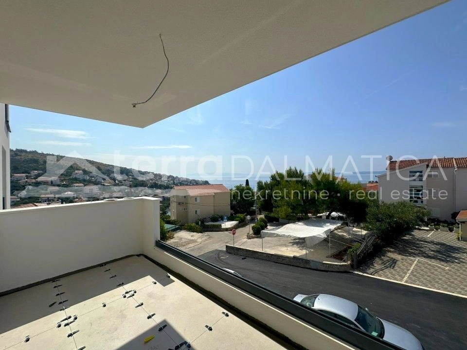 Luxuswohnung nur 150 m vom Meer – Smart-Home, 2 Schlafzimmer, Balkon, Fußbodenheizung & Aufzug!