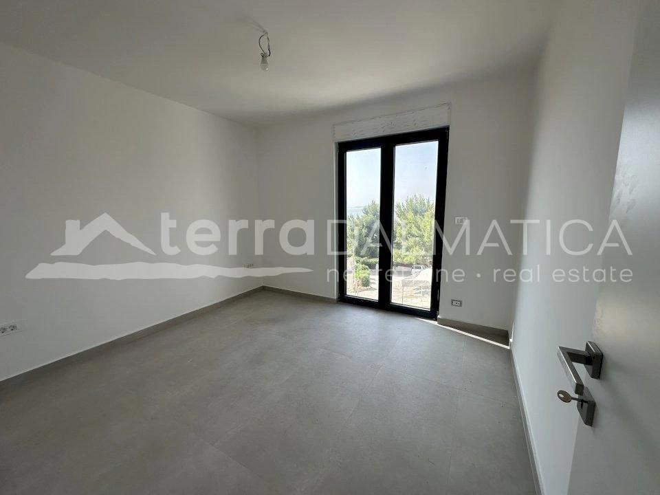 Luxuswohnung nur 150 m vom Meer – Smart-Home, 2 Schlafzimmer, Balkon, Fußbodenheizung & Aufzug!