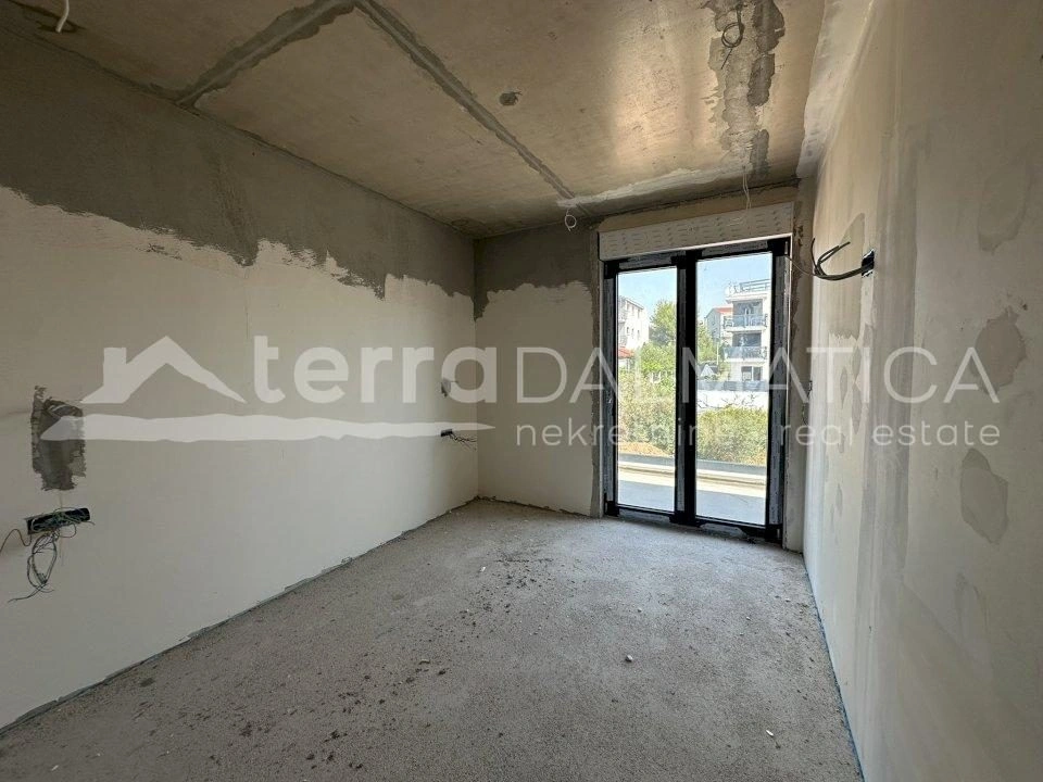 Exklusive Immobilie bei Trogir – Modernes Penthouse mit Terrassen, Ausblick und privatem Lift nur für Sie