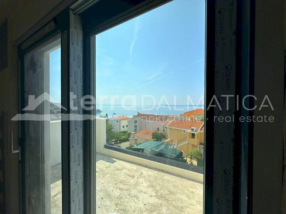 Exklusive Immobilie bei Trogir – Modernes Penthouse mit Terrassen, Ausblick und privatem Lift nur für Sie