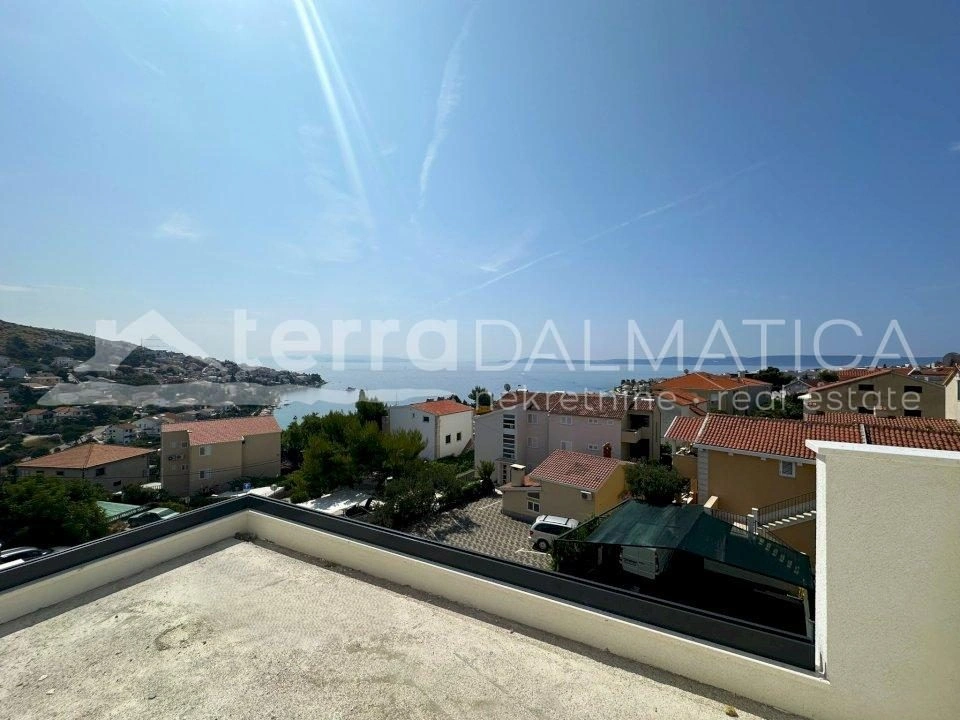 Exklusive Immobilie bei Trogir – Modernes Penthouse mit Terrassen, Ausblick und privatem Lift nur für Sie