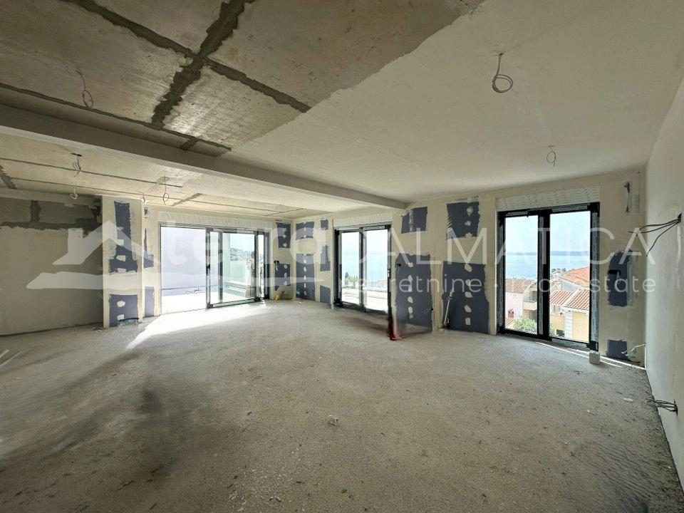 Exklusive Immobilie bei Trogir – Modernes Penthouse mit Terrassen, Ausblick und privatem Lift nur für Sie