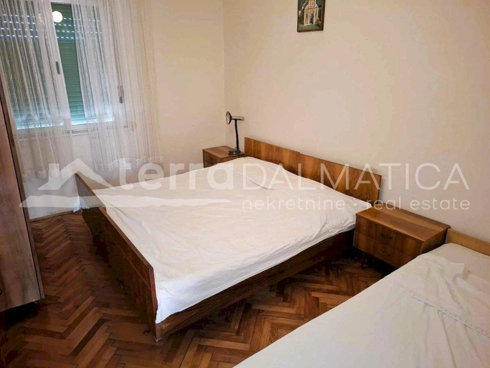 Haus mit Potenzial in guter Lage in Tribunj