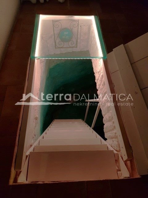 Rustikaler Zauber auf Hvar – erleben Sie authentisches Dalmatien in einer Steinvilla mit Pool und einzigartigem Stil