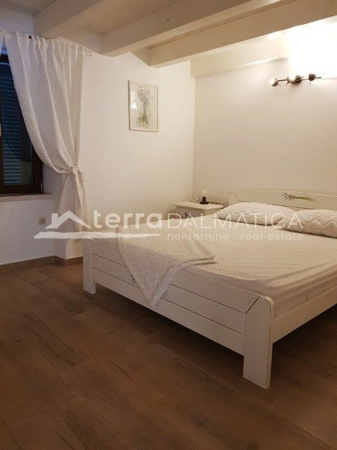 Rustikaler Zauber auf Hvar – erleben Sie authentisches Dalmatien in einer Steinvilla mit Pool und einzigartigem Stil