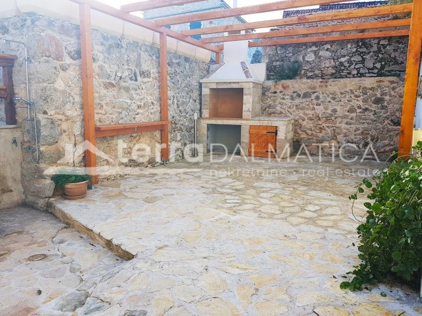 Rustikaler Zauber auf Hvar – erleben Sie authentisches Dalmatien in einer Steinvilla mit Pool und einzigartigem Stil