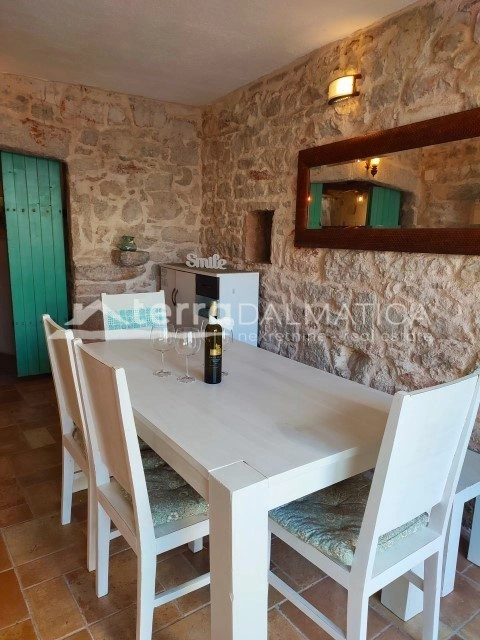 Rustikaler Zauber auf Hvar – erleben Sie authentisches Dalmatien in einer Steinvilla mit Pool und einzigartigem Stil