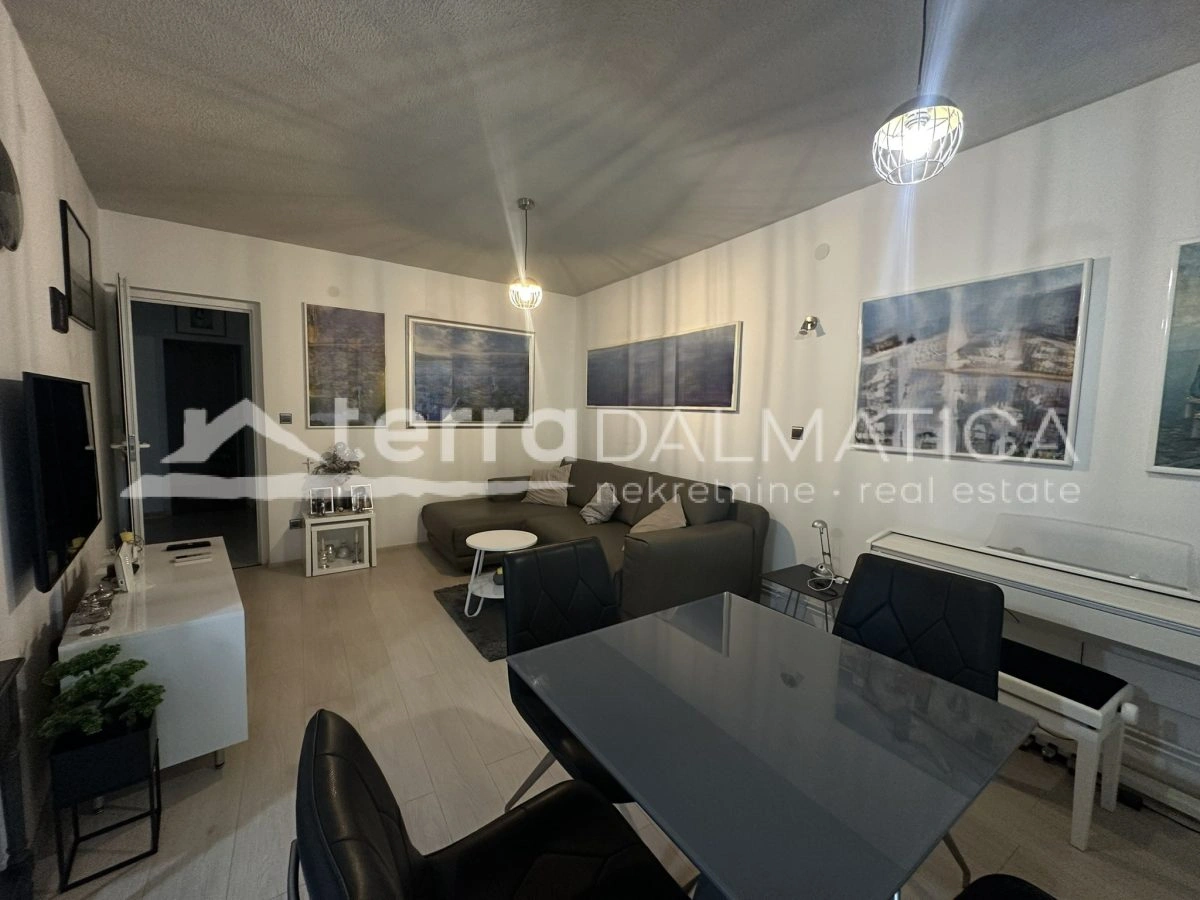 Haus in Toplage auf Murter – Ruhe, Ausblick und Garten, nur 50 Meter vom Meer entfernt