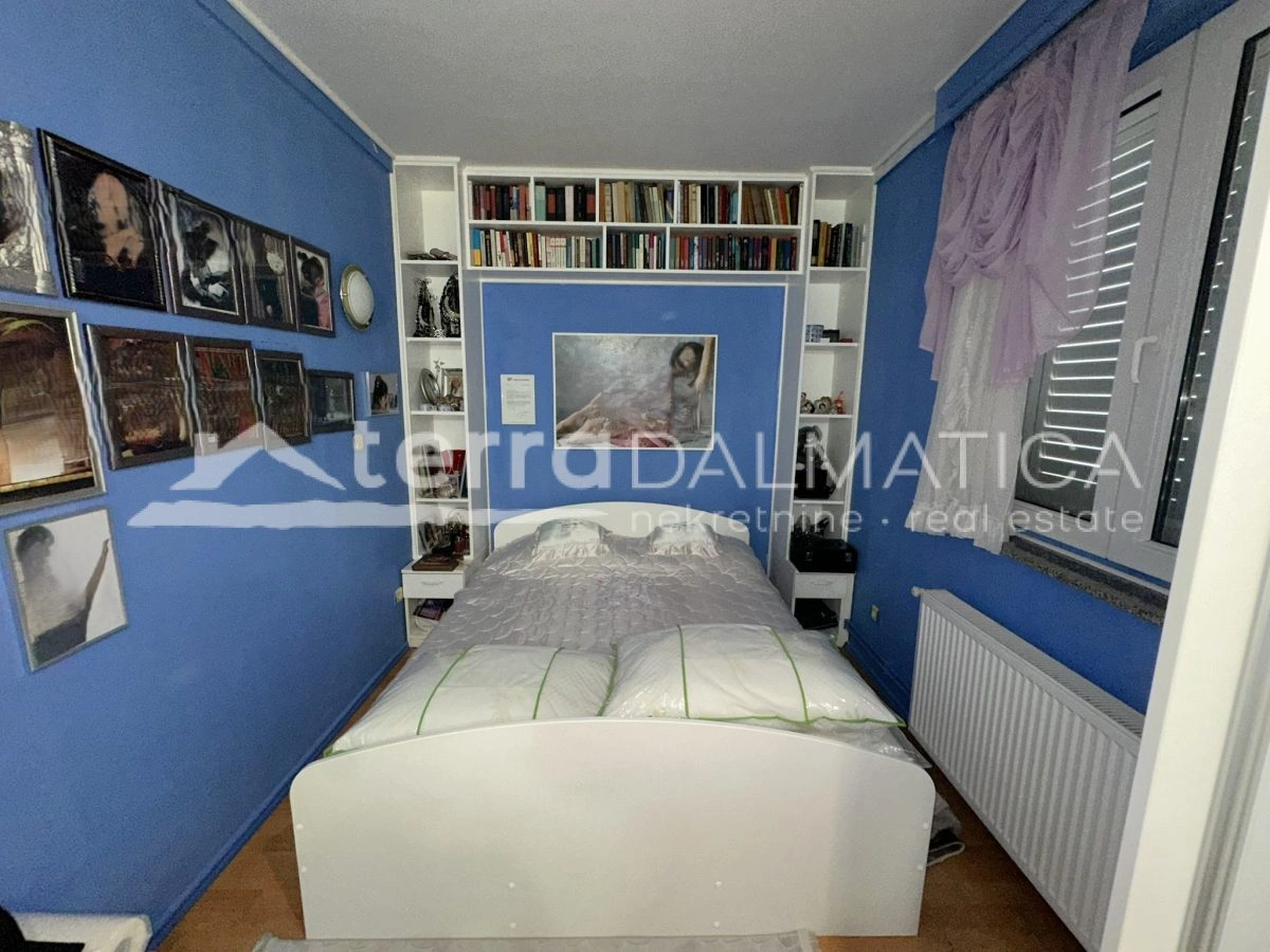 Haus in Toplage auf Murter – Ruhe, Ausblick und Garten, nur 50 Meter vom Meer entfernt