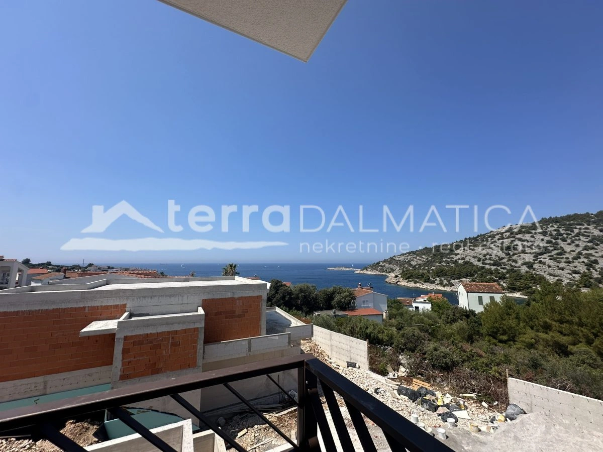 Wohnung mit Terrasse und Meerblick in der Nähe von Rogoznica