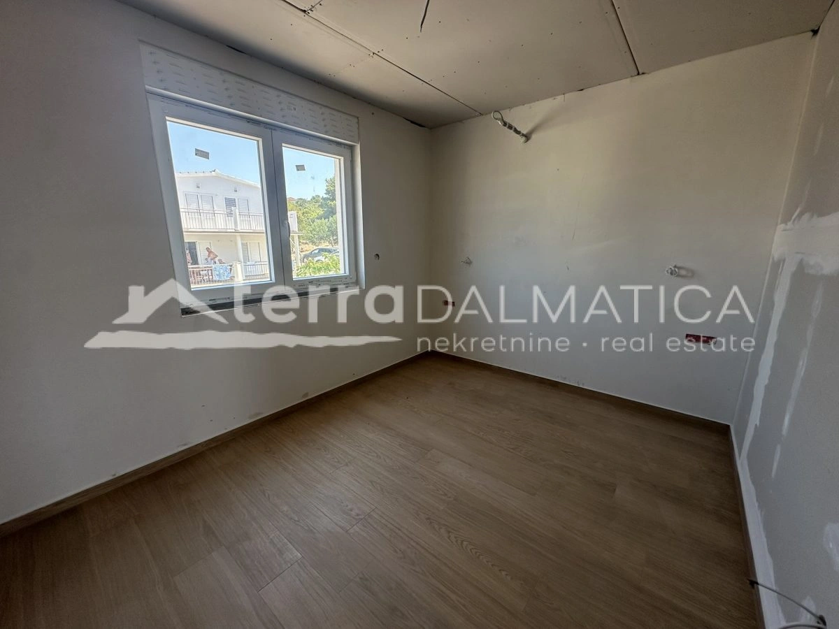 Wohnung mit Terrasse und Meerblick in der Nähe von Rogoznica