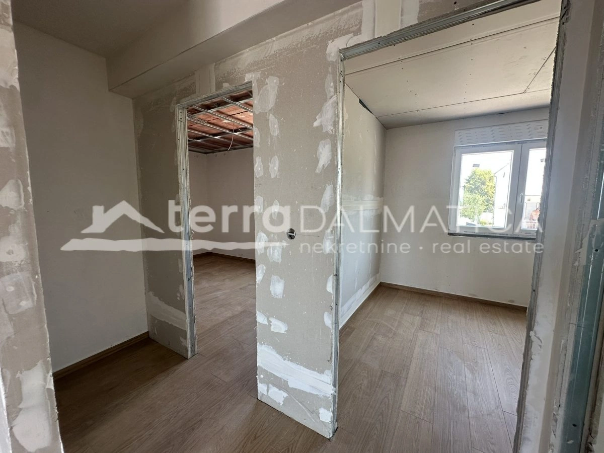 Wohnung mit Terrasse und Meerblick in der Nähe von Rogoznica