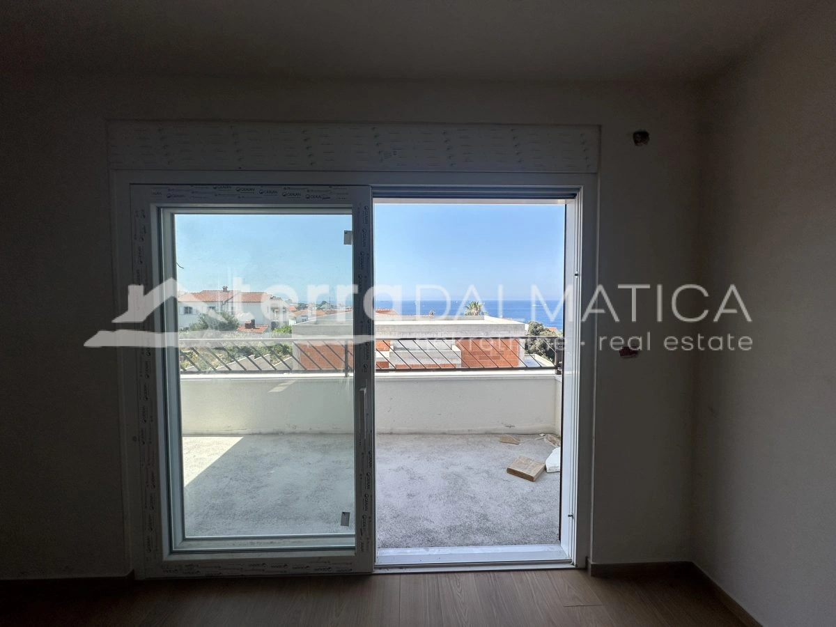 Wohnung mit Terrasse und Meerblick in der Nähe von Rogoznica