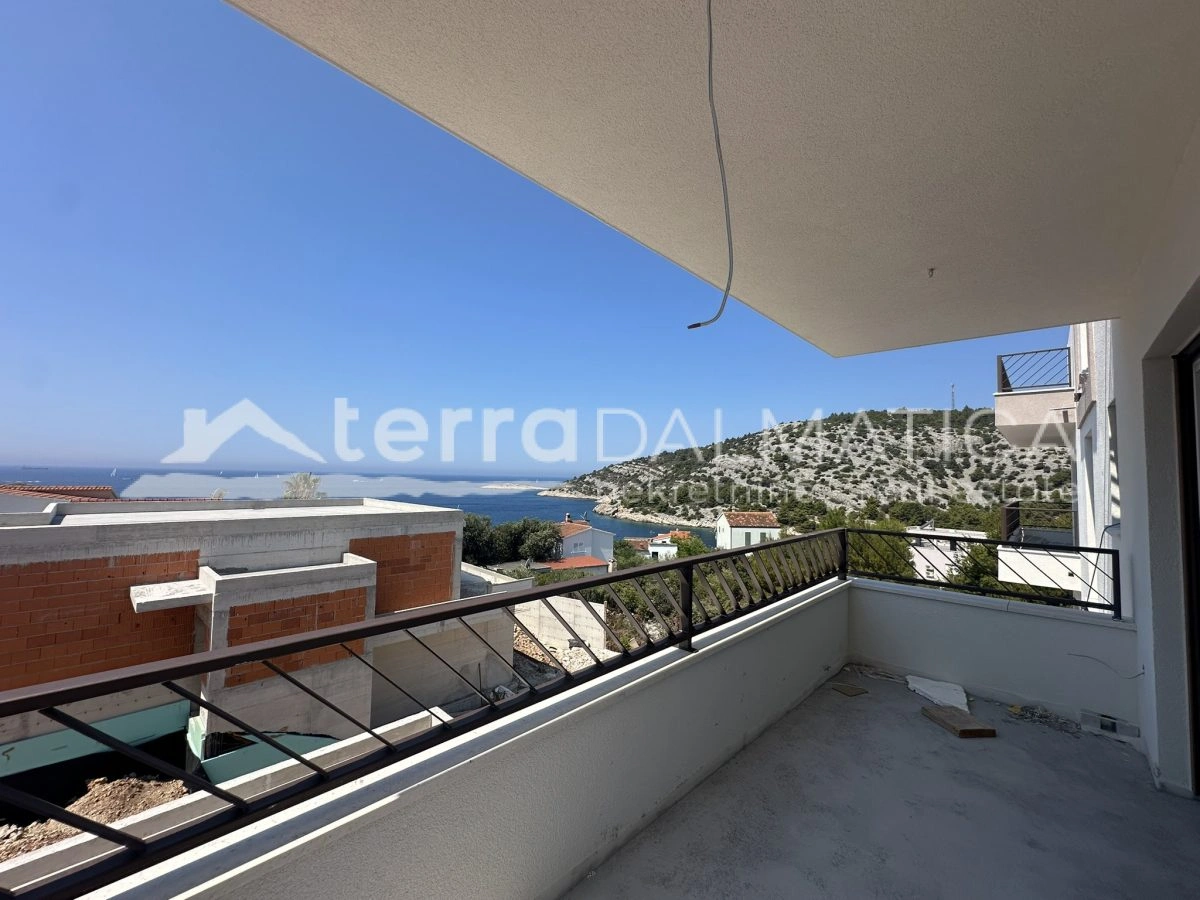 Wohnung mit Terrasse und Meerblick in der Nähe von Rogoznica