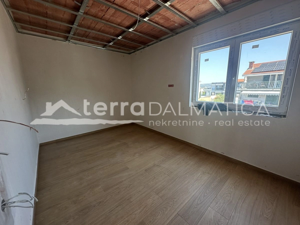 Wohnung mit Terrasse und Meerblick in der Nähe von Rogoznica