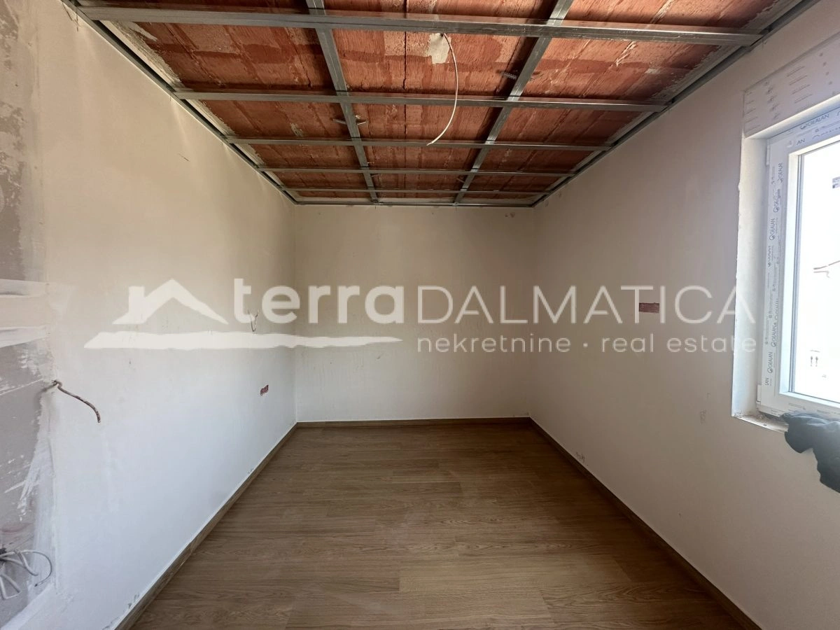 Wohnung mit Terrasse und Meerblick in der Nähe von Rogoznica