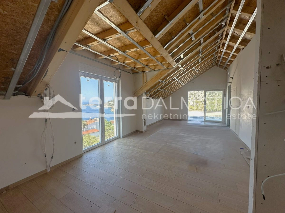 Rogoznica Bereich, Wohnung mit drei Terrassen und Meerblick