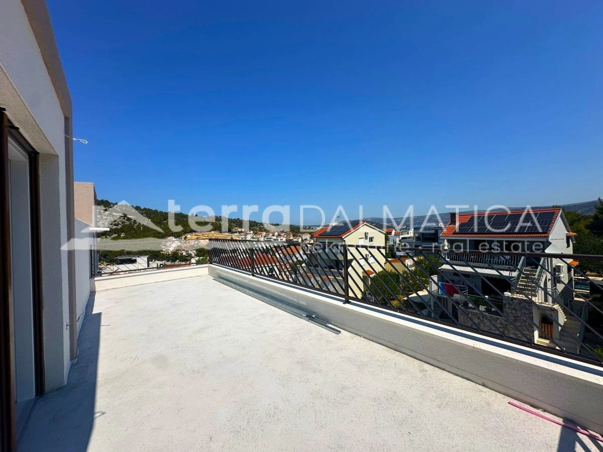 Rogoznica Bereich, Wohnung mit drei Terrassen und Meerblick