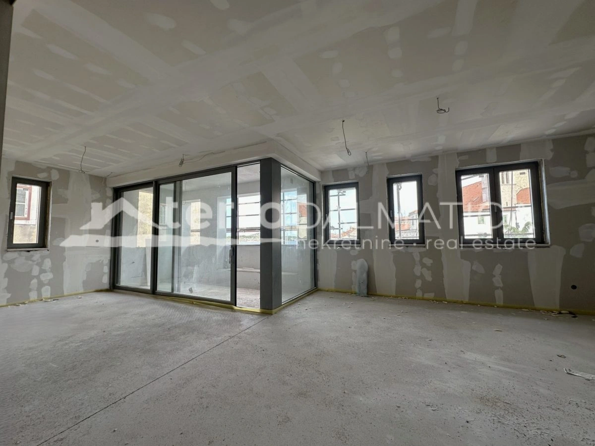 Šibeniks Uferpromenade in Ihrem Wohnzimmer - eine Wohnung mit der schönsten Aussicht der Stadt