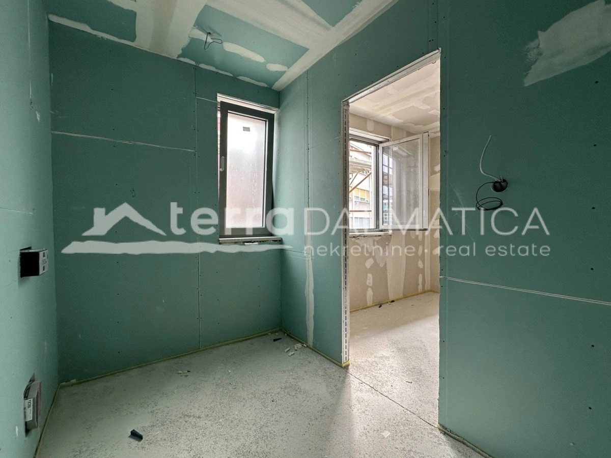 Exklusiv an der Uferpromenade von Šibenik – 120 m² Perfektion mit Blick auf das Meer, die Stadt und die Kirchen