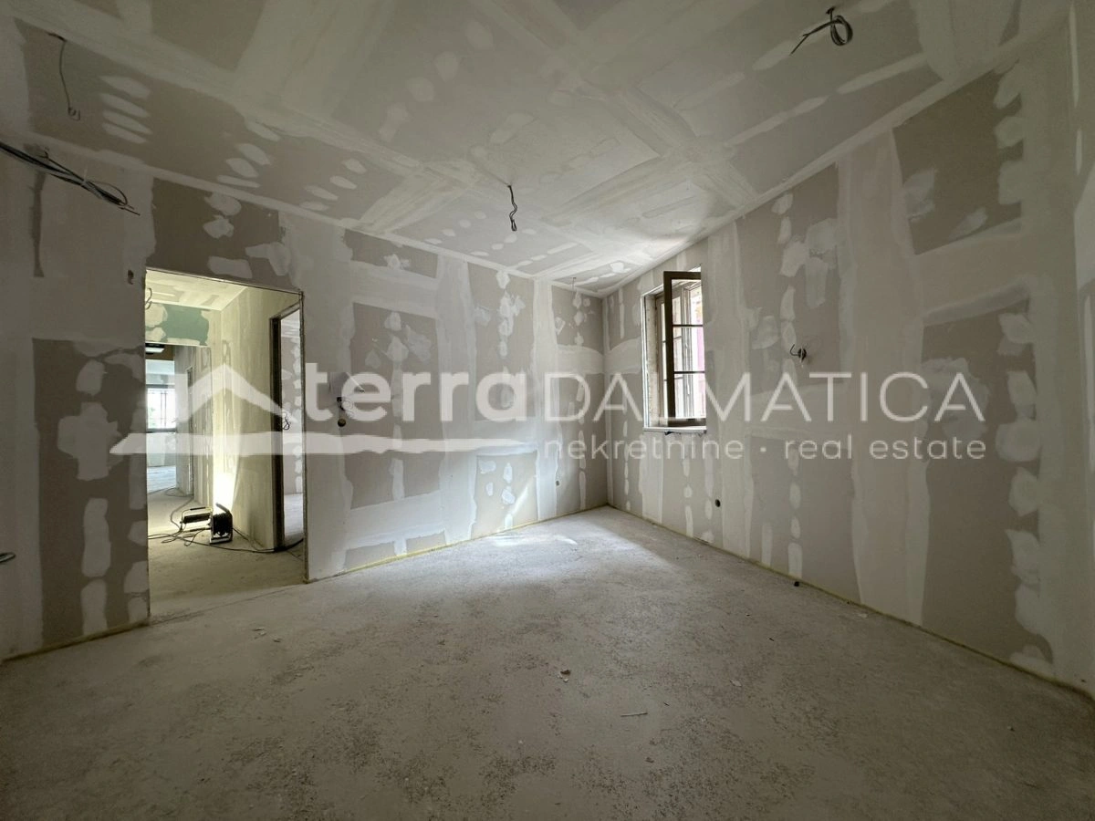 Exklusiv an der Uferpromenade von Šibenik – 120 m² Perfektion mit Blick auf das Meer, die Stadt und die Kirchen