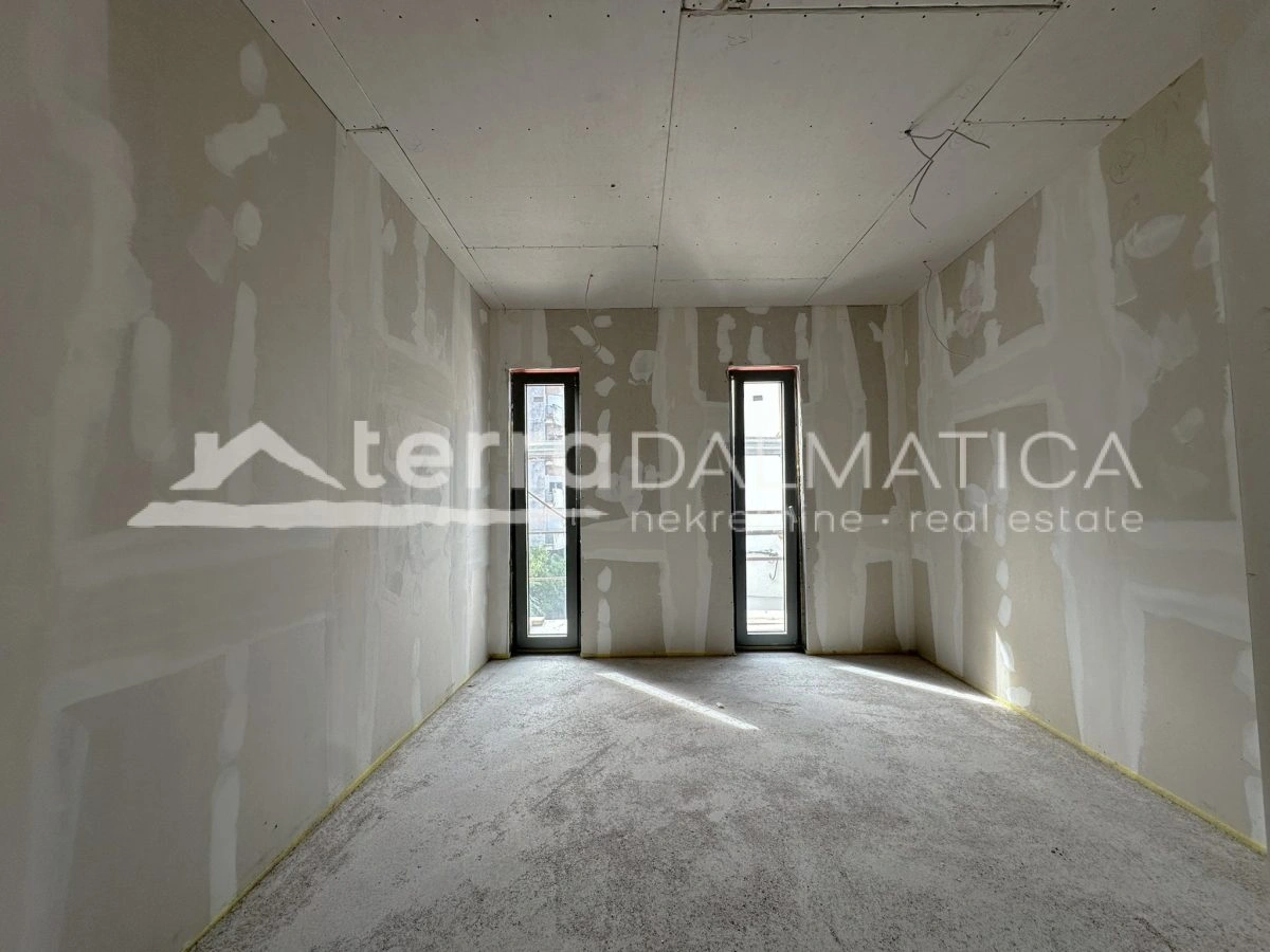 Top-Lage, Top-Wohnung - Garage und Loggia am Sibenik-Ufer