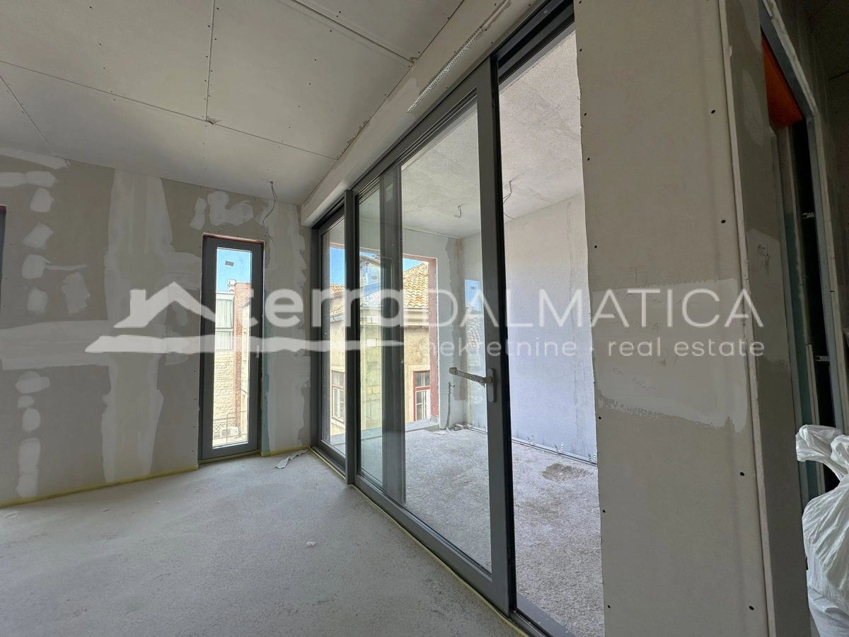 Top-Lage, Top-Wohnung - Garage und Loggia am Sibenik-Ufer