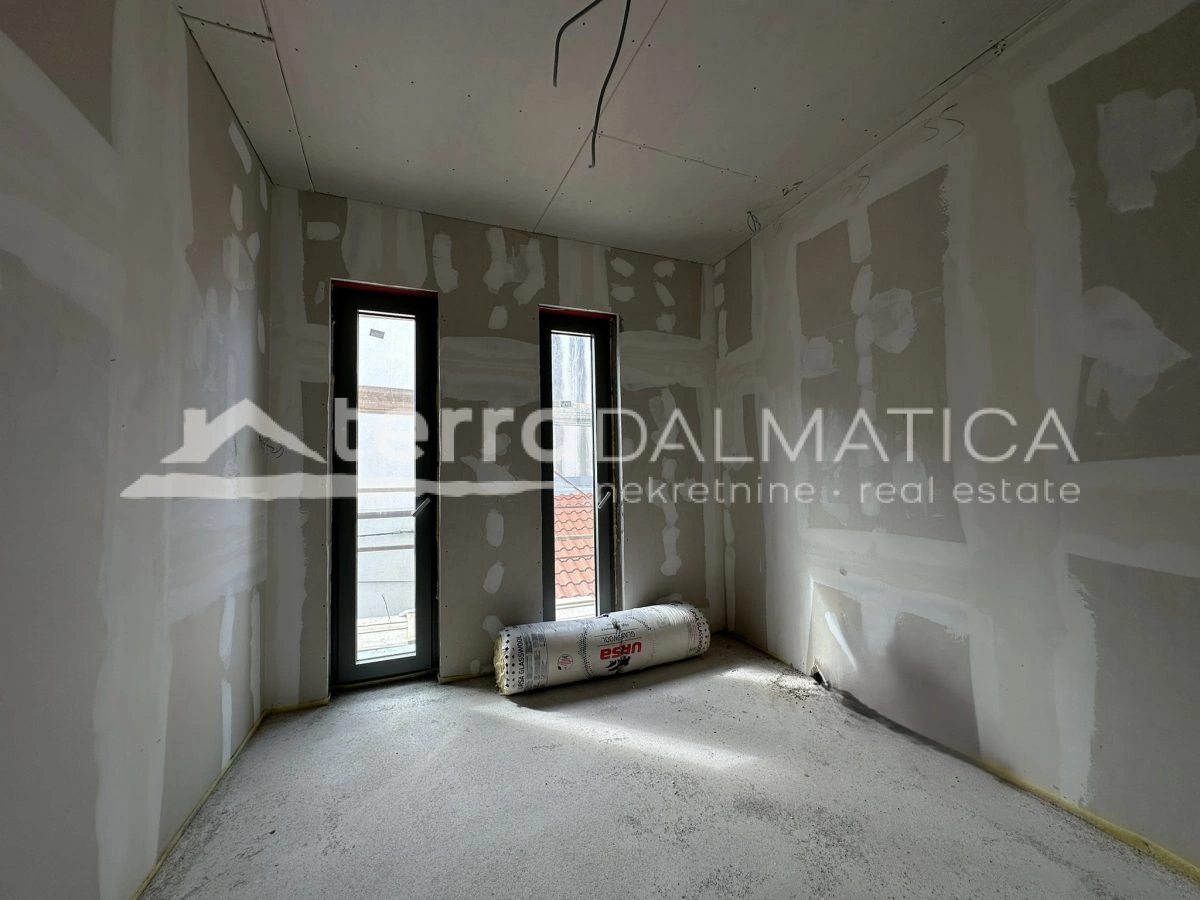 Top-Lage, Top-Wohnung - Garage und Loggia am Sibenik-Ufer