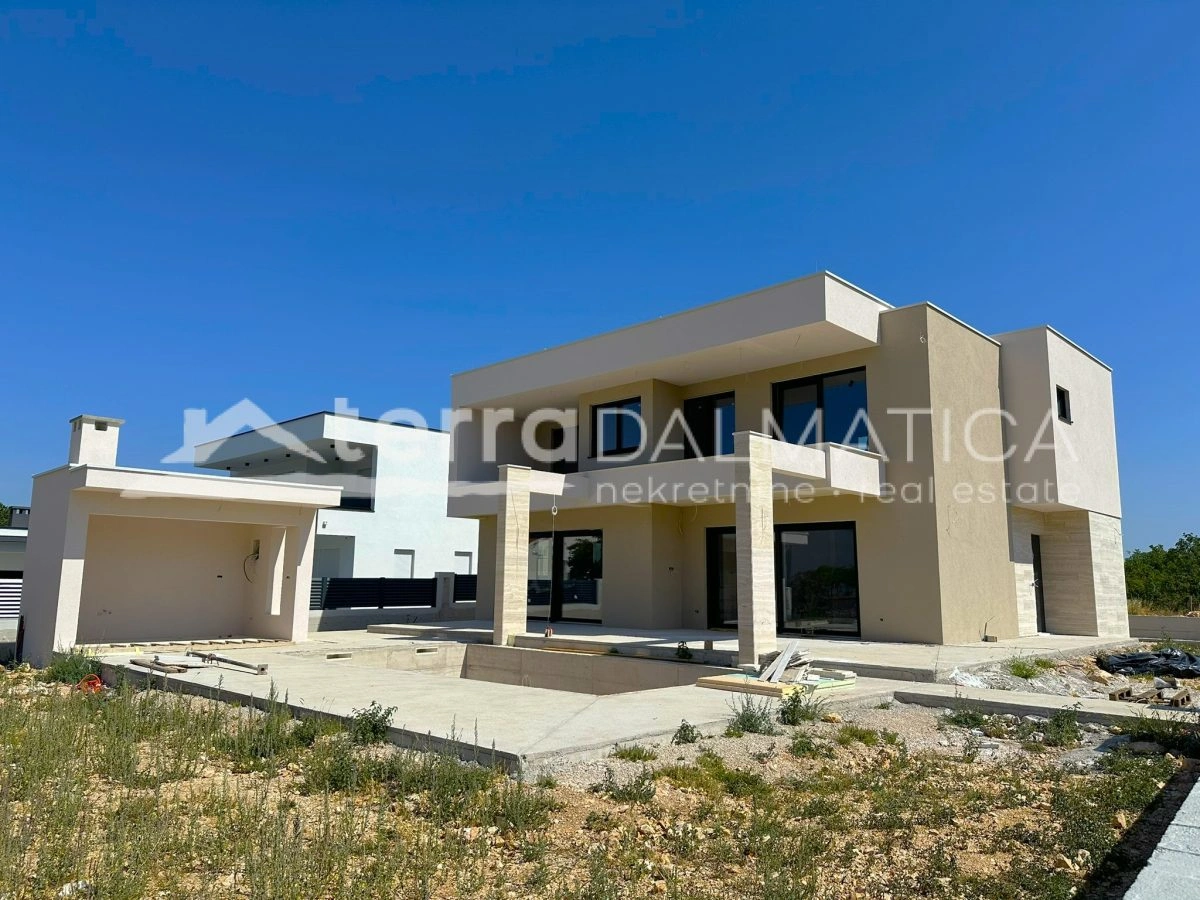 Okolica Šibenika, moderna vila blizu NP Krka