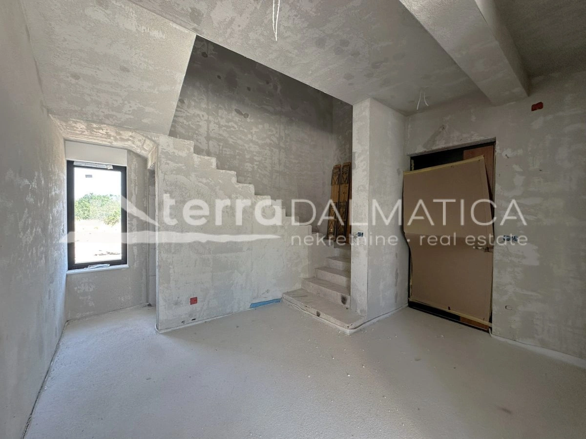 Umgebung von Sibenik, moderne Villa in der Nähe des Nationalparks Krka