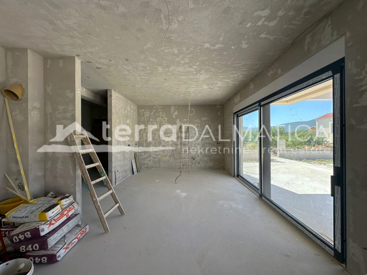 Umgebung von Sibenik, moderne Villa in der Nähe des Nationalparks Krka