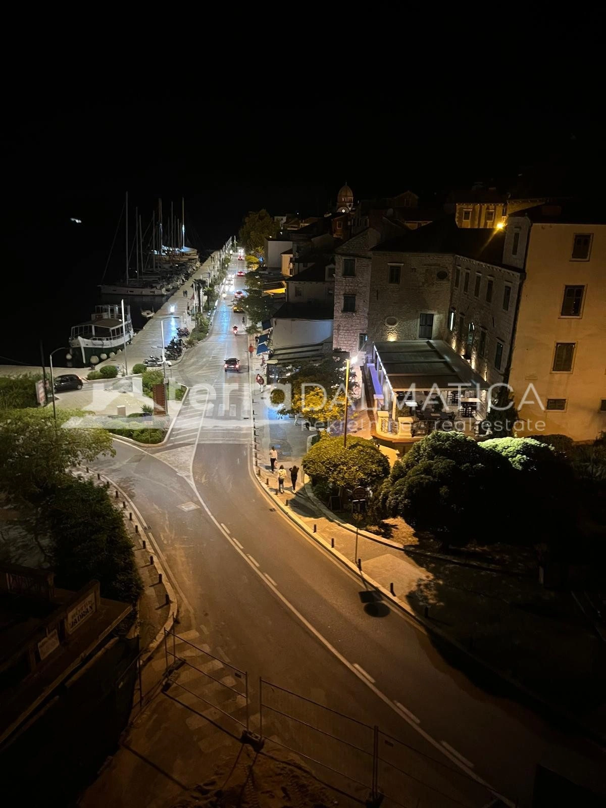 Exklusiv an der Uferpromenade von Šibenik – 120 m² Perfektion mit Blick auf das Meer, die Stadt und die Kirchen