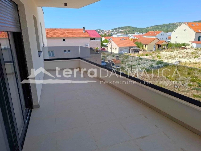 Komfortable Wohnung in Vodice - Neubau, 2 Schlafzimmer, Terrasse, Parkplatz