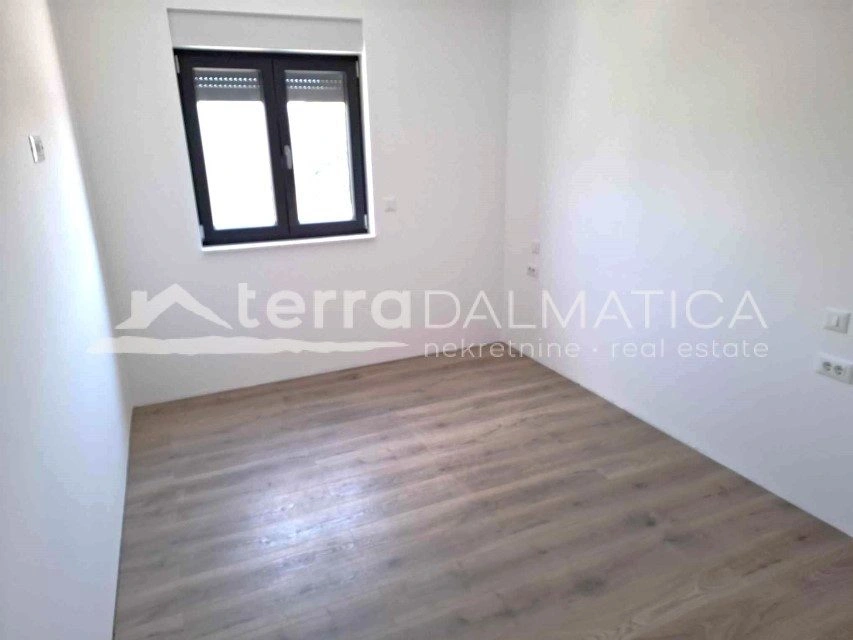 Komfortable Wohnung in Vodice - Neubau, 2 Schlafzimmer, Terrasse, Parkplatz