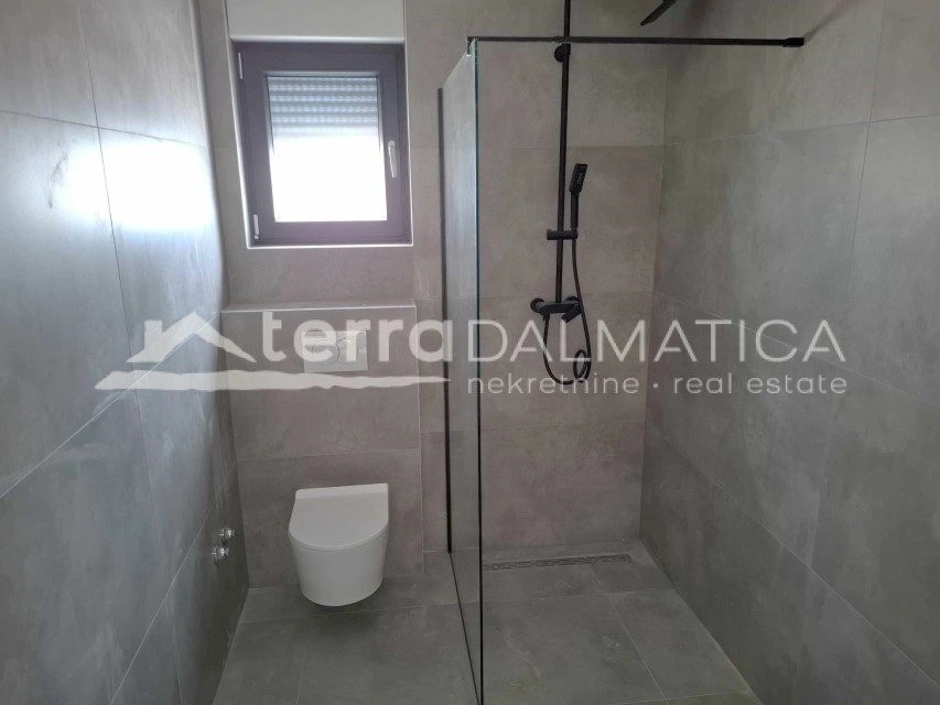 Maisonette-Wohnung mit 3 Schlafzimmern, 3 Terrassen und Parkplatz - Neubau Vodice