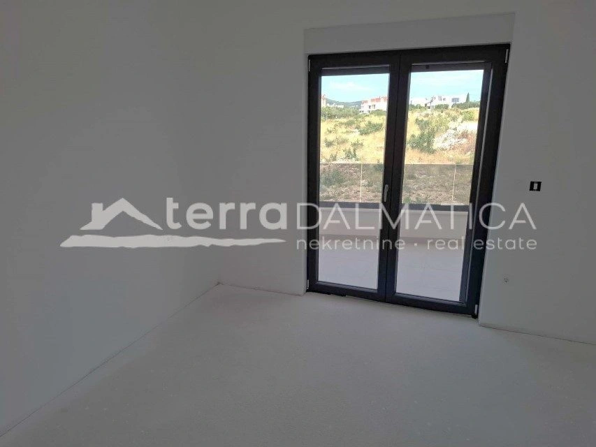 Maisonette-Wohnung mit 3 Schlafzimmern, 3 Terrassen und Parkplatz - Neubau Vodice