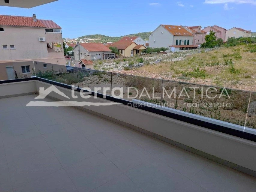 Maisonette-Wohnung mit 3 Schlafzimmern, 3 Terrassen und Parkplatz - Neubau Vodice