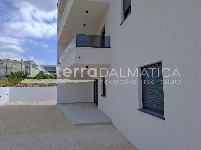 Maisonette-Wohnung mit 3 Schlafzimmern, 3 Terrassen und Parkplatz - Neubau Vodice