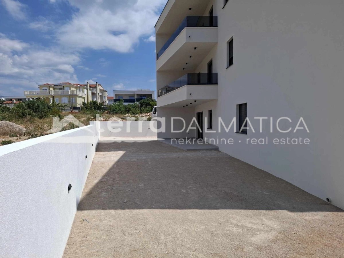 Elegante Maisonette-Wohnung in Vodice - Neubau, 98 m², 3 Balkone, Parkplatz