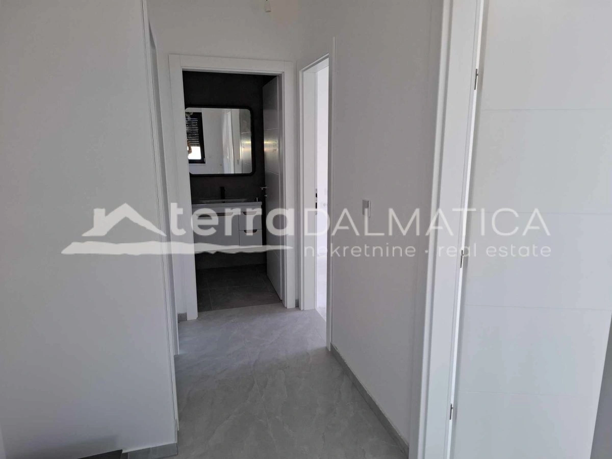 Elegante Maisonette-Wohnung in Vodice - Neubau, 98 m², 3 Balkone, Parkplatz