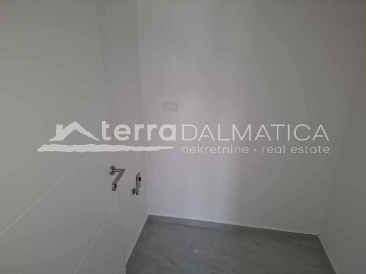 Elegante Maisonette-Wohnung in Vodice - Neubau, 98 m², 3 Balkone, Parkplatz
