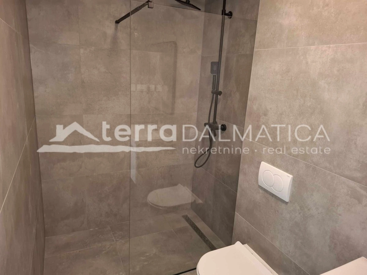 Elegante Maisonette-Wohnung in Vodice - Neubau, 98 m², 3 Balkone, Parkplatz